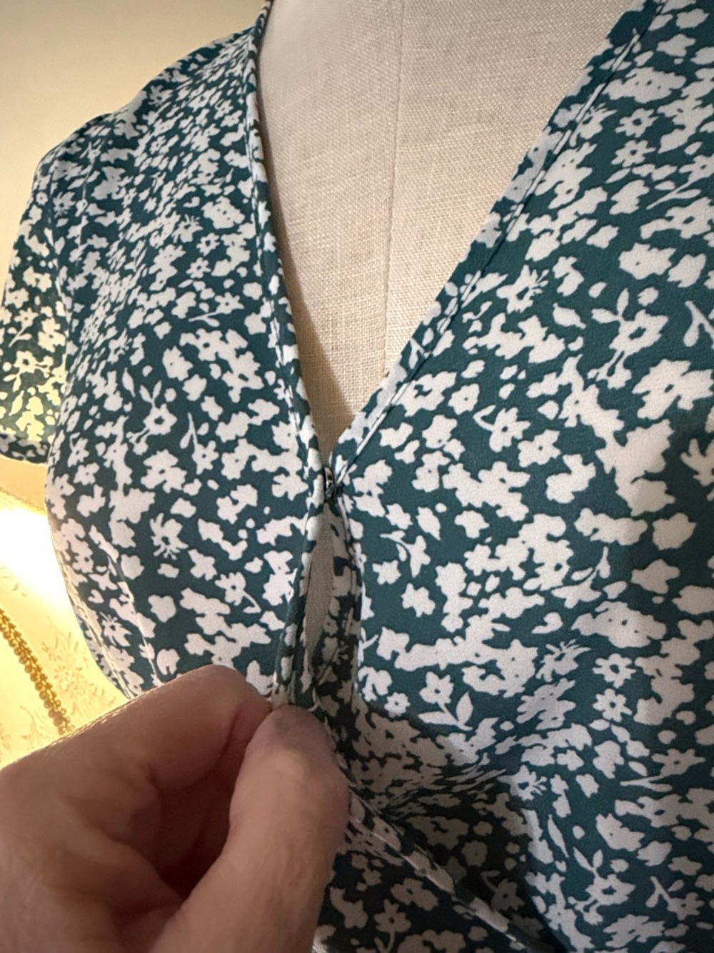 Sienna Sky soft green floral print dress women’s size medium - Picture 4 of 8
